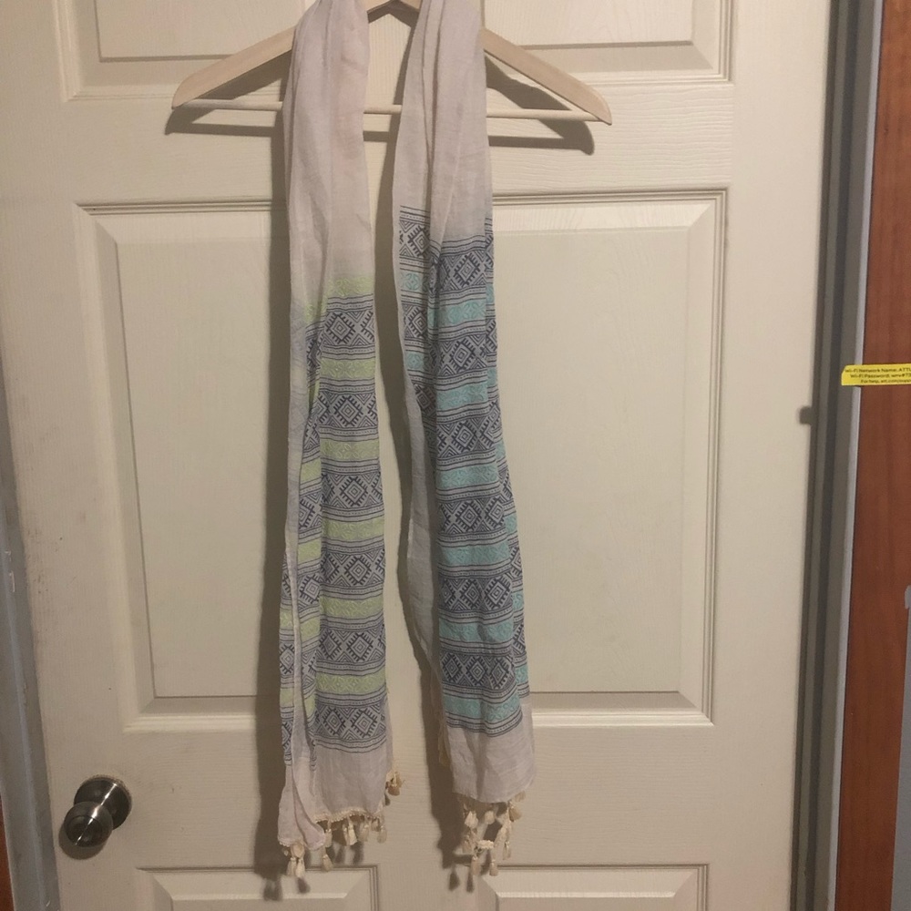 🔥5/$10 Sale or B3G2 🆓 Long Fringe Scarf